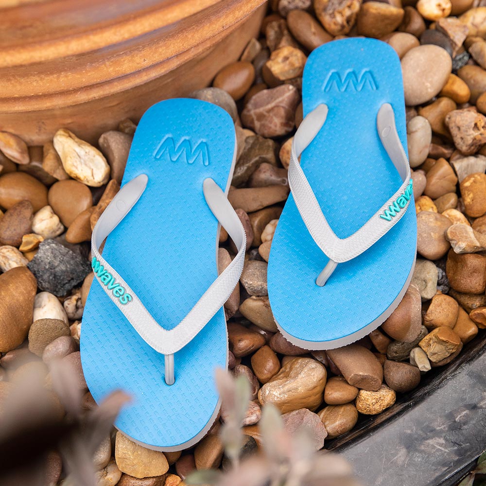 Lightweight and soft flip flops